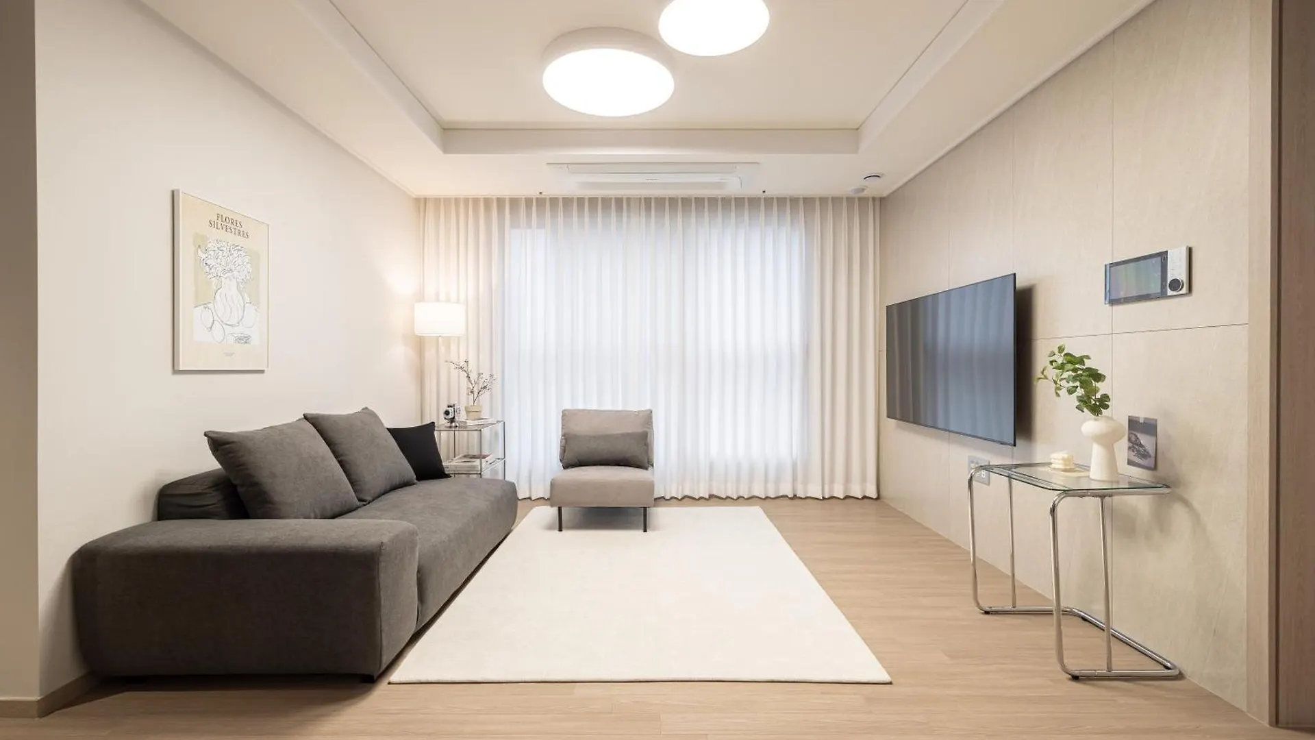 Stylish Modern Condo, 3 Bedrooms, 2 Bathrooms, 4 Air Conditioners, 65-Inch Tv, Laundry Machine & Dryer Seoul