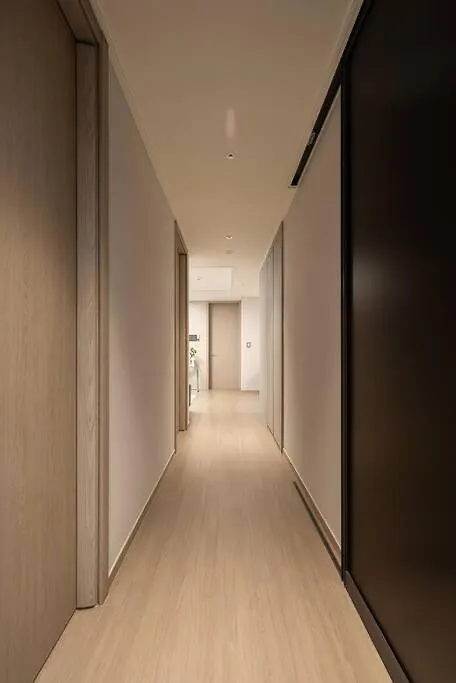 Stylish Modern Condo, 3 Bedrooms, 2 Bathrooms, 4 Air Conditioners, 65-Inch Tv, Laundry Machine & Dryer Seoul Apartment