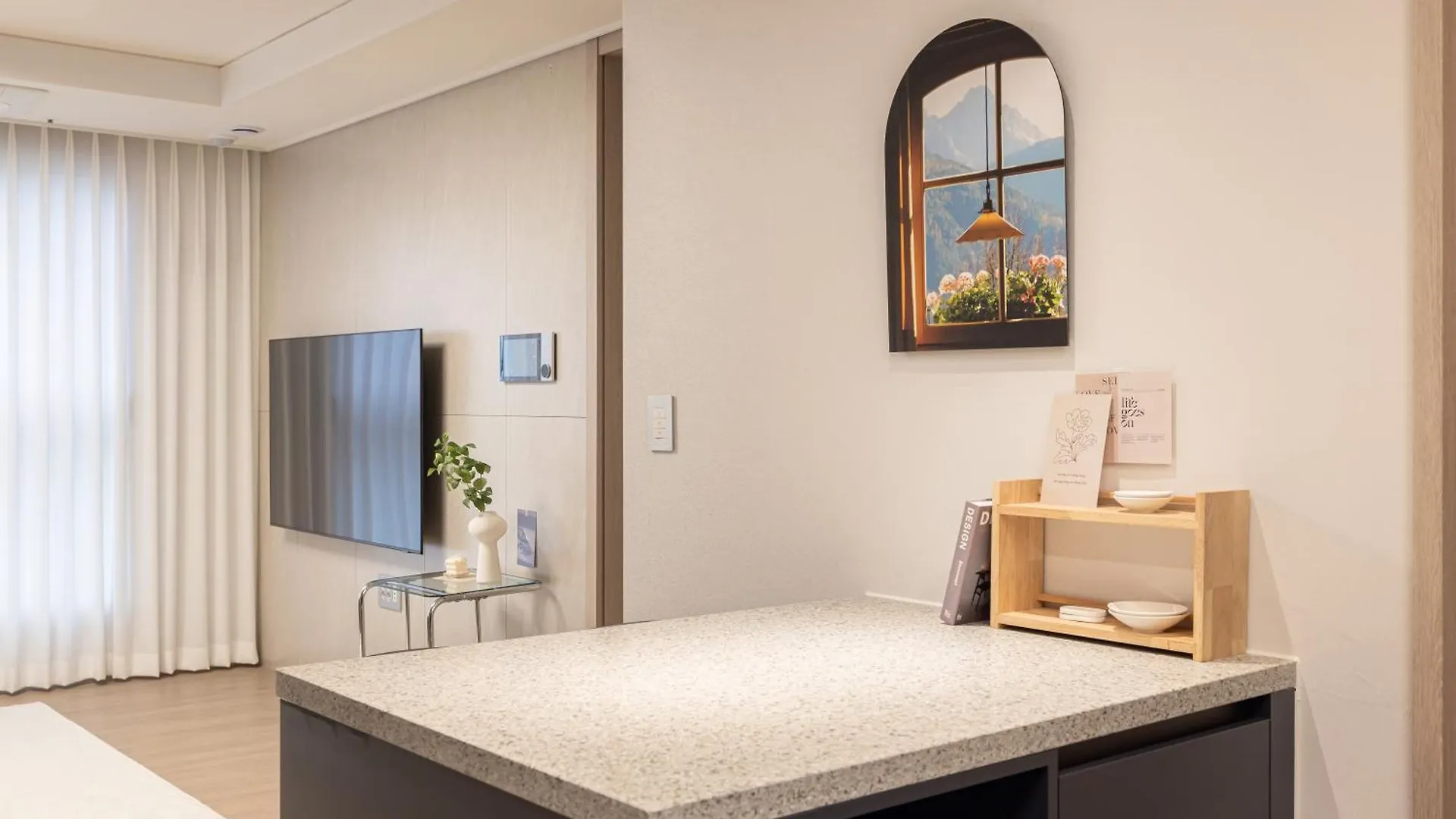 Stylish Modern Condo, 3 Bedrooms, 2 Bathrooms, 4 Air Conditioners, 65-Inch Tv, Laundry Machine & Dryer Seoul Apartment