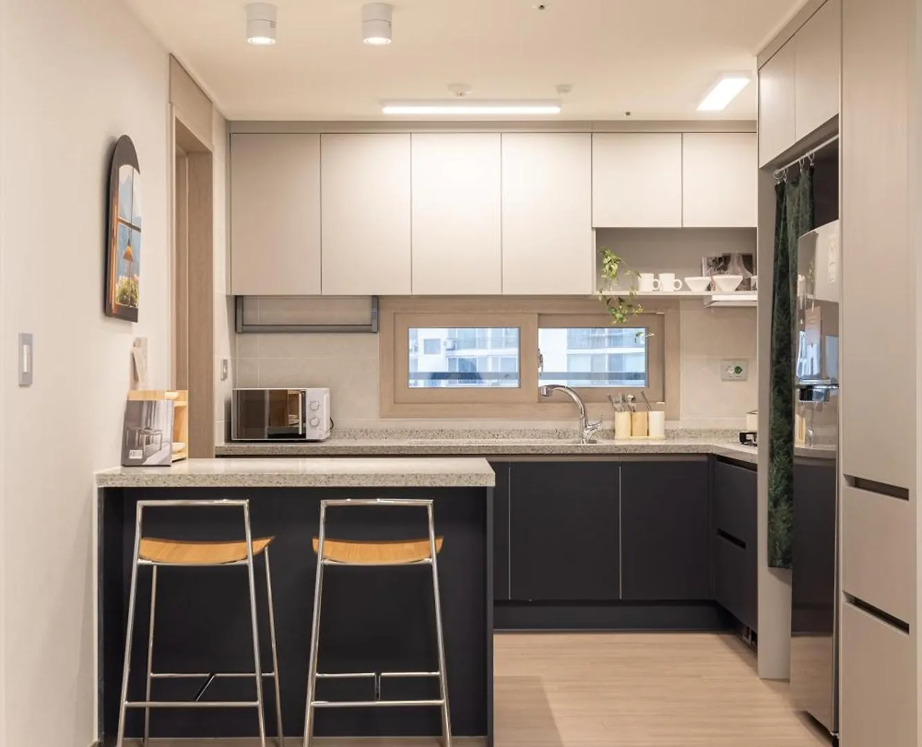 Apartment Stylish Modern Condo, 3 Bedrooms, 2 Bathrooms, 4 Air Conditioners, 65-Inch Tv, Laundry Machine & Dryer Seoul Südkorea