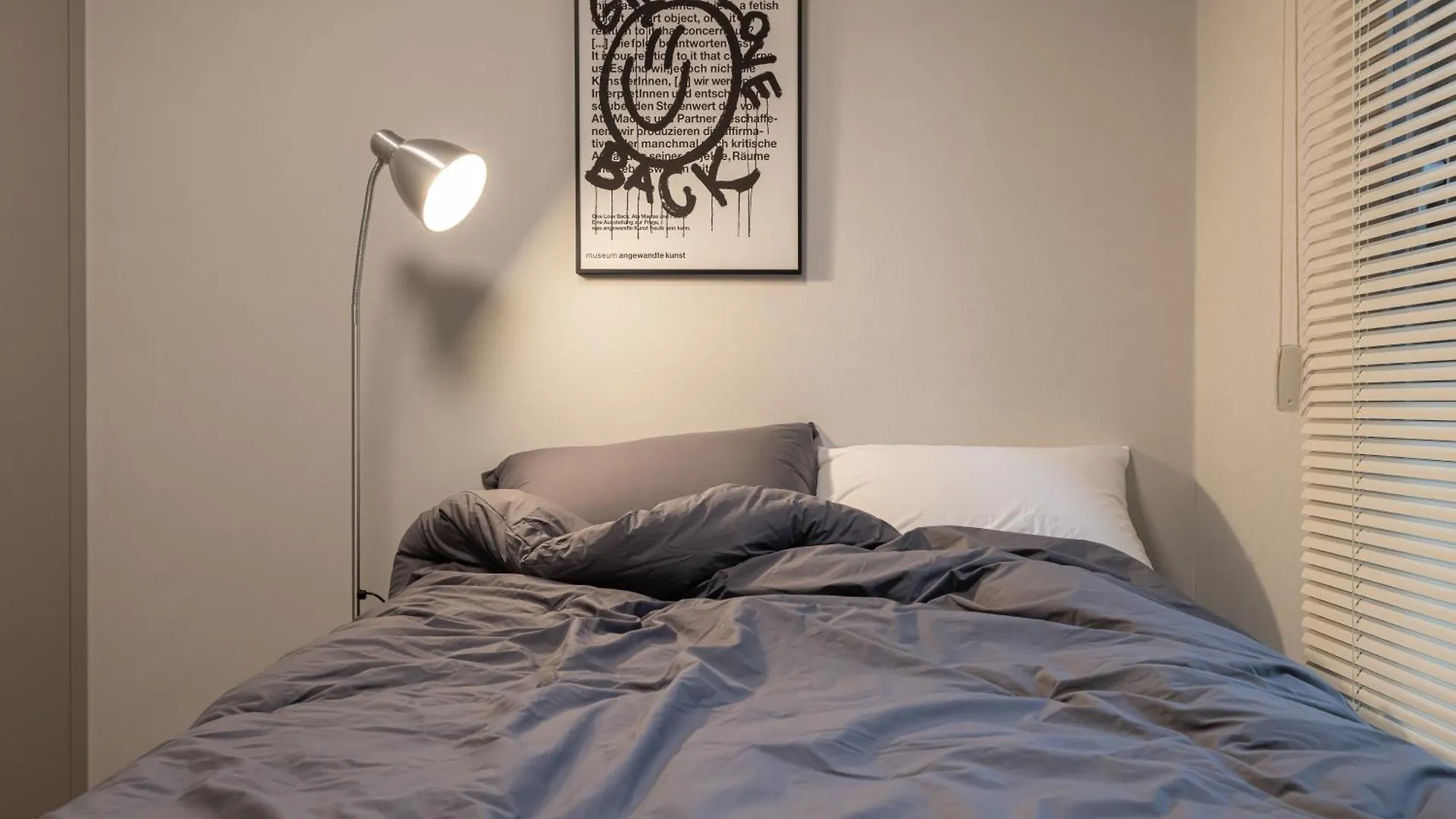 Apartment Stylish Modern Condo, 3 Bedrooms, 2 Bathrooms, 4 Air Conditioners, 65-Inch Tv, Laundry Machine & Dryer Seoul