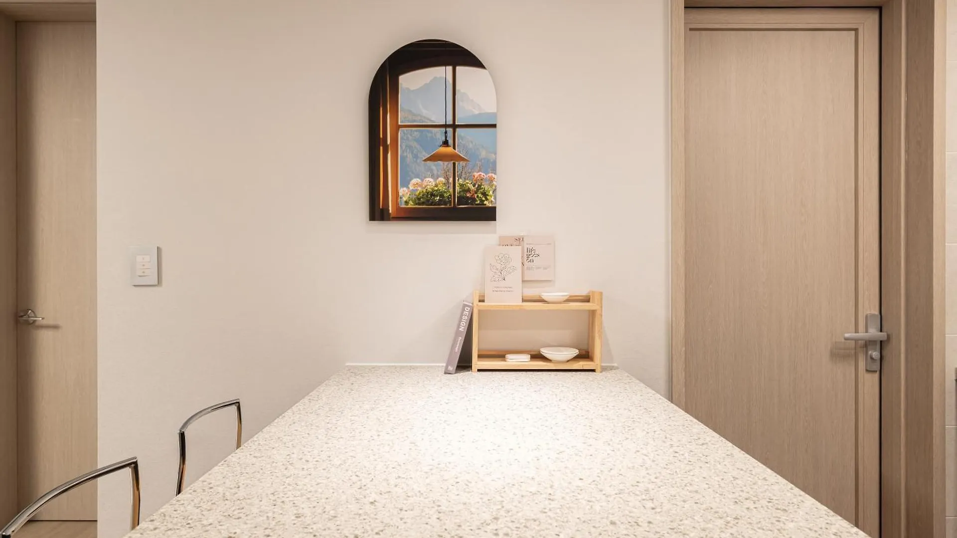 Stylish Modern Condo, 3 Bedrooms, 2 Bathrooms, 4 Air Conditioners, 65-Inch Tv, Laundry Machine & Dryer Seoul 0*,  Südkorea
